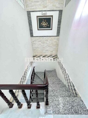 nhà trệt lầu lộ ô tô gần đường Bế Văn Đàn, DT: 4,8m x 18,5m