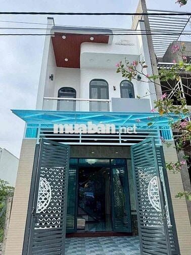 Nhà 1 trệt 1 lầu xây mới tặng nội thất trung tâm thành phố VL