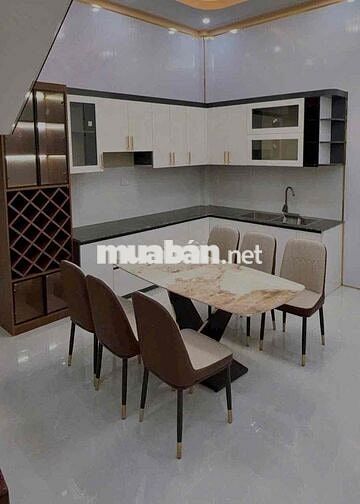 Nhà 1 trệt 1 lầu xây mới tặng nội thất trung tâm thành phố VL