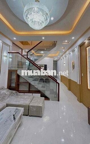 Nhà 1 trệt 1 lầu xây mới tặng nội thất trung tâm thành phố VL