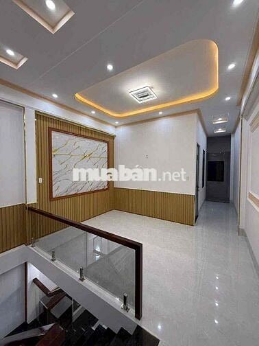 Nhà 1 trệt 1 lầu xây mới tặng nội thất trung tâm thành phố VL