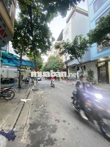 Bán nhà phân lô vỉa hè, ô tô tránh thông, kinh doanh văn phòng giá tôt