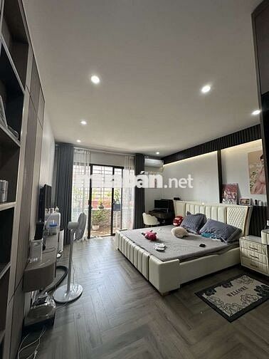 VIU 2 THOÁNG HƯỞNG CHON GIÓ HỔ VA CÔNG VIÊN.NHÀ ĐẸP. NỌI THẤT XỊN