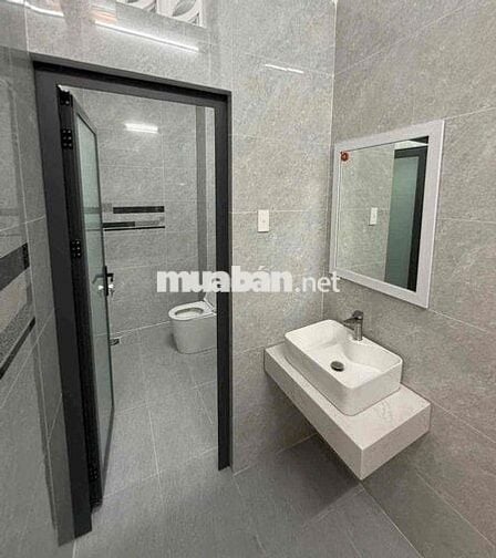 Nhà 1 trệt 1 lầu xây mới tặng nội thất trung tâm thành phố VL