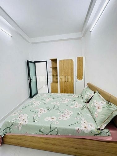 Hẻm oto đổ cửa sạch đẹp, sát mặt tiền, gần chợ Bà Chiểu, Quận 1