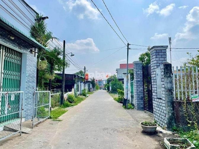 Ngộp bán gấp dãy trọ 10p ngay KCN Trảng Bàng, 200m2, giá 970 Tr, Shr