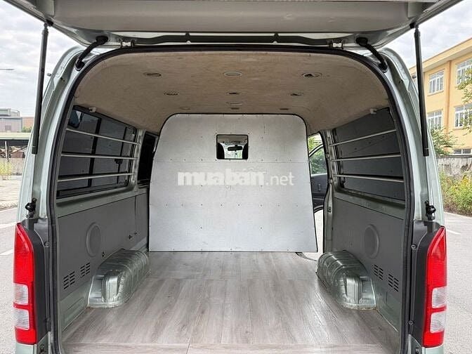 Toyota Hiace van 6 chỗ 2008  - 12000 km