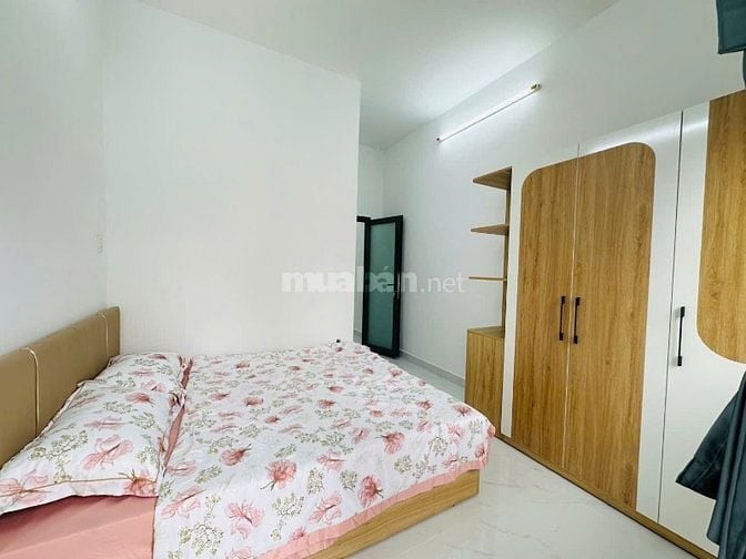 Hẻm oto đổ cửa sạch đẹp, sát mặt tiền, gần chợ Bà Chiểu, Quận 1