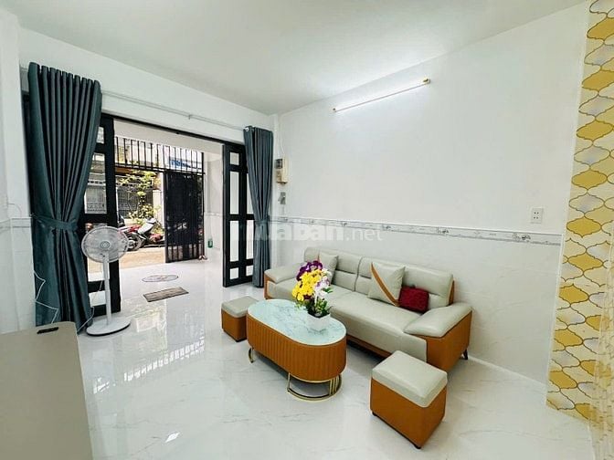 Hẻm oto đổ cửa sạch đẹp, sát mặt tiền, gần chợ Bà Chiểu, Quận 1