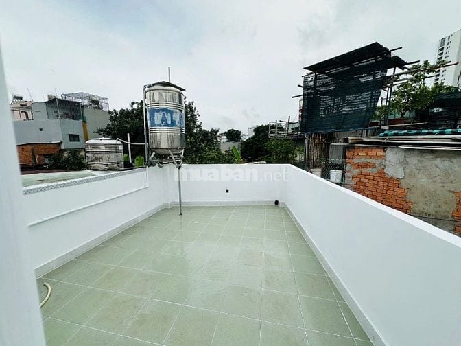 Hẻm oto đổ cửa sạch đẹp, sát mặt tiền, gần chợ Bà Chiểu, Quận 1