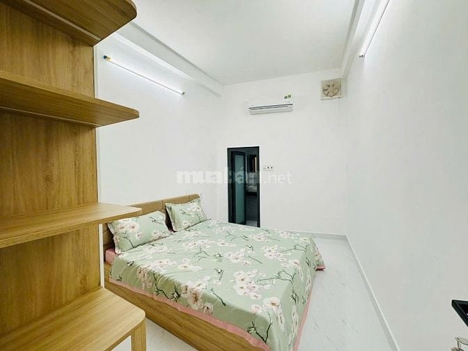 Hẻm oto đổ cửa sạch đẹp, sát mặt tiền, gần chợ Bà Chiểu, Quận 1