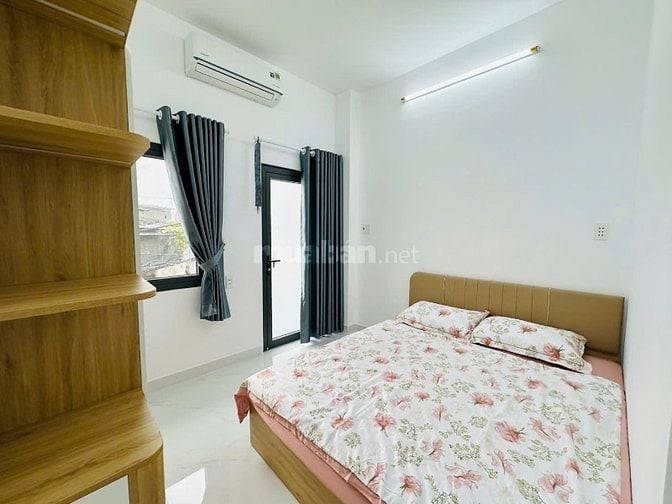 Hẻm oto đổ cửa sạch đẹp, sát mặt tiền, gần chợ Bà Chiểu, Quận 1