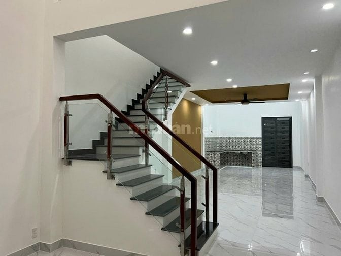 NHÀ MỚI TINH (4X18) HẺM 6M SÁT MẶT TIỀN NGHUYỄN VĂN LUÔNG Q.6