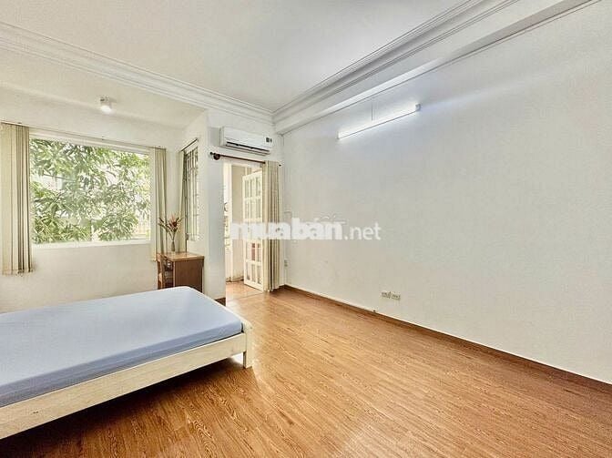 Ban công cửa sổ thoáng mát tại Đào Duy Anh-gần Hồ Văn Huê