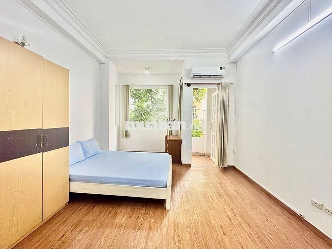 Ban công cửa sổ thoáng mát tại Đào Duy Anh-gần Hồ Văn Huê