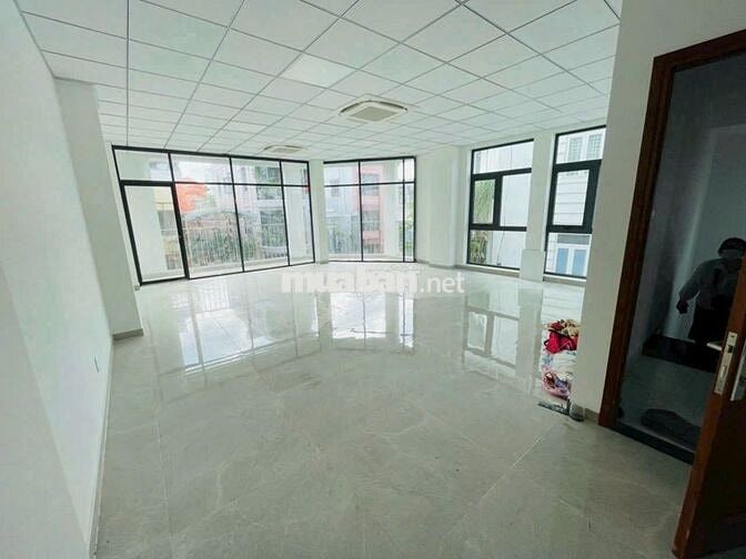 Cần cho thuê nhà góc 2MT 25 Hoa Huệ P.7 Q.Phú Nhuận