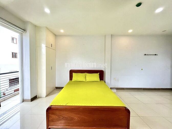 PHÒNG BAN CÔNG THOÁNG GẦN NGÃ 4 PHÚ NHUẬN