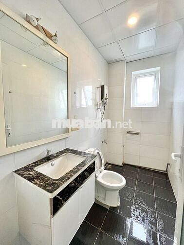 PHÒNG BAN CÔNG THOÁNG GẦN NGÃ 4 PHÚ NHUẬN