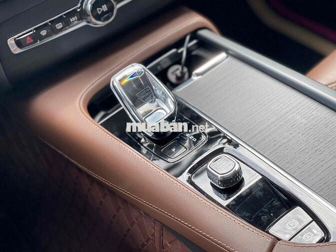 Volvo XC90 ultimate B6 Awd đen/nâu dki 2024