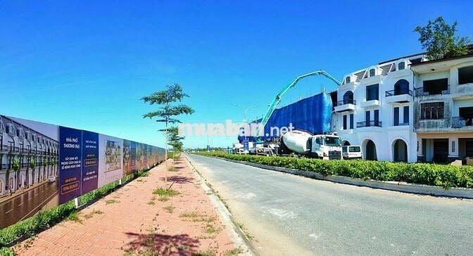 Nhà phố mặt tiền + 163m2 + 3PN view siêu đẹp