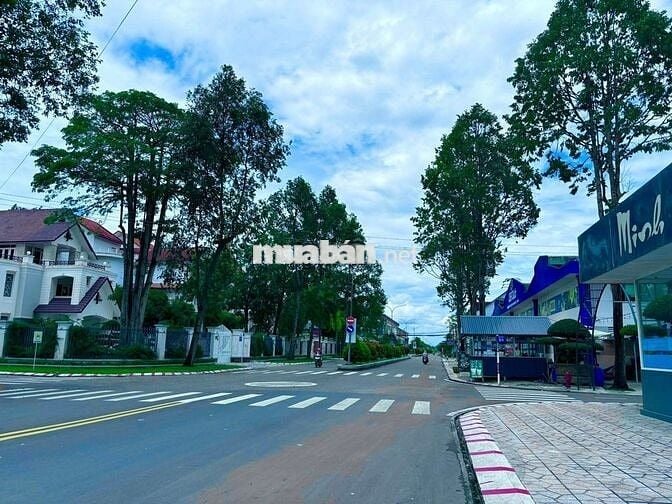 Nhà phố mặt tiền + 163m2 + 3PN view siêu đẹp