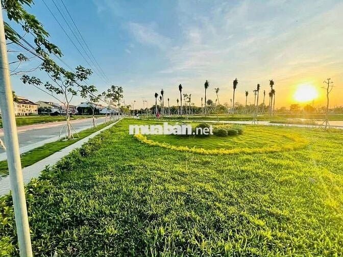 Nhà phố mặt tiền + 163m2 + 3PN view siêu đẹp