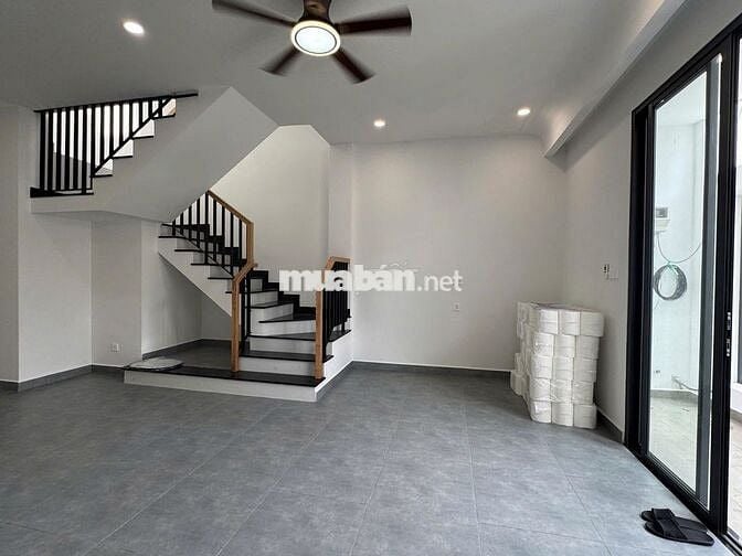 Bán nhà riêng tại Tô Ngọc Vân, 6,8 tỷ, 100m2 sàn, view đẹp