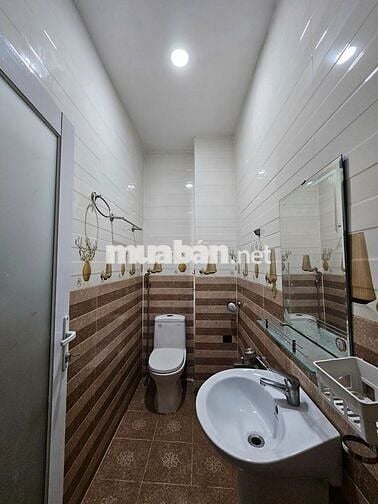 Bán gấp nhà 3 tầng, 4PN, 3WC, 167,5 m2 sàn tại HBC, Thủ Đức, 7,1 tỷ