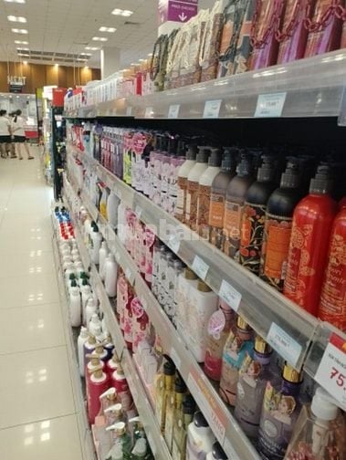 Cửa Hàng Bách Hóa vừa khai trương cần người phụ bán hàng đi làm liền 