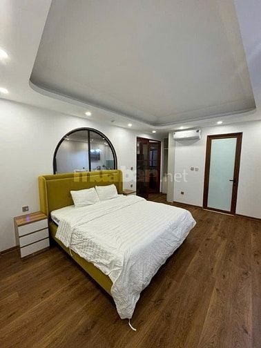 Bán nhà 8 tầng cách mặt phố Vũ Miên chỉ gần 20 bước chân, cạnh Hồ Tây