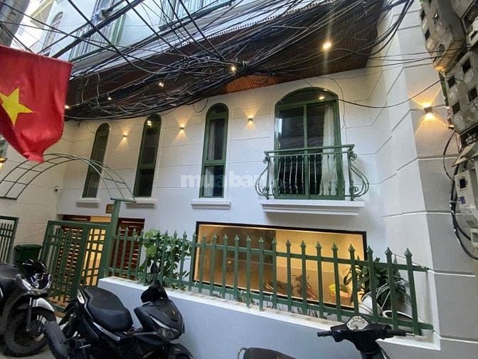 Bán nhà 8 tầng cách mặt phố Vũ Miên chỉ gần 20 bước chân, cạnh Hồ Tây