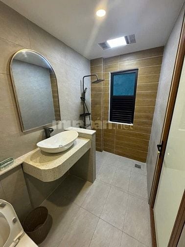 Bán nhà 8 tầng cách mặt phố Vũ Miên chỉ gần 20 bước chân, cạnh Hồ Tây