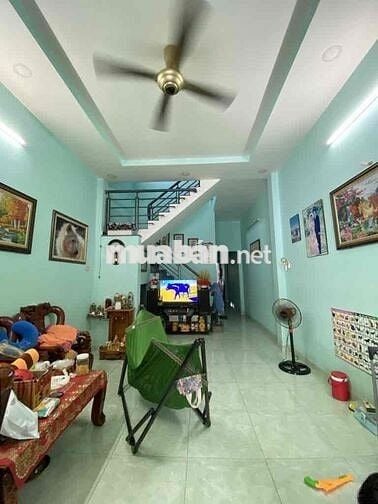 nhà  2 tâng —dt 107m2 —hem xe hơi —6phong ngủ _gia chào 6, 7 t