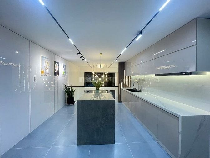 Hẻm ô tô 8m đường LẠC LONG QUẬN Q11, 5 tầng, 4PN, 4WC, thang máy 450kg