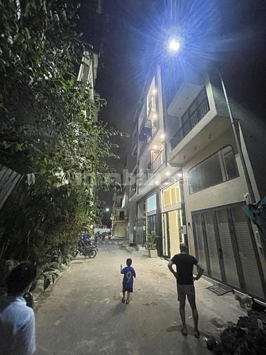 Hẻm ô tô 8m đường LẠC LONG QUẬN Q11, 5 tầng, 4PN, 4WC, thang máy 450kg