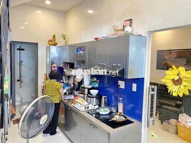 Bán nhà hẻm 37 Trần Văn Khánh Quận 7