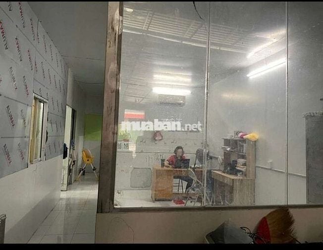 Kho 224m2 hẻm nhựa 6m thông 2 đường lớn. Thích hợp làm kho, bãi.