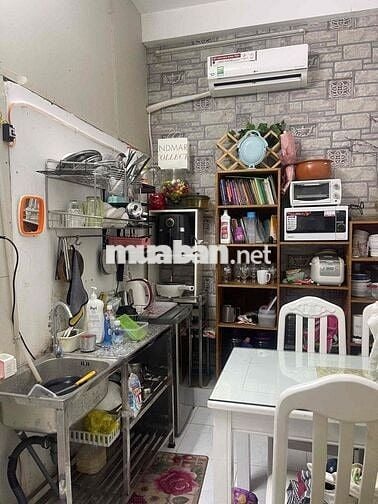 Cho thuê Nguyên Tầng 1 - 3 phòng ngủ 2 vệ sinh Nguyễn Hồng Đào