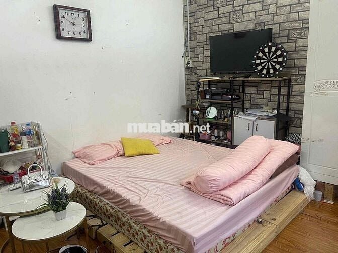 Cho thuê Nguyên Tầng 1 - 3 phòng ngủ 2 vệ sinh Nguyễn Hồng Đào