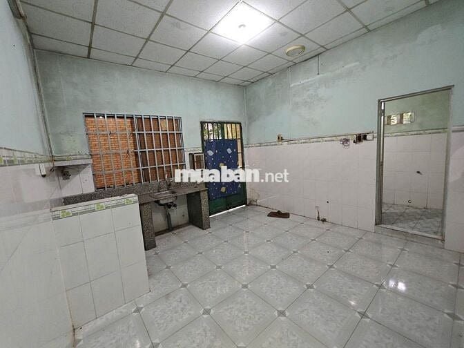 Cần bán gấp căn nhà cấp 4 ở MT đường Võ Văn Điều 200m2 SHR giá 990tr