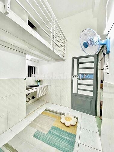 TRỐNG SẴN PHÒNG CÓ GÁC - ĐẦY ĐỦ NỘI THẤT - NGAY NGÃ TƯ BỐN XÃ - Q11