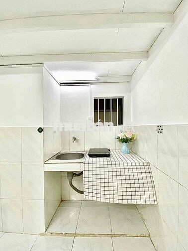 TRỐNG SẴN PHÒNG CÓ GÁC - ĐẦY ĐỦ NỘI THẤT - NGAY NGÃ TƯ BỐN XÃ - Q11