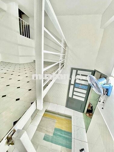 TRỐNG SẴN PHÒNG CÓ GÁC - ĐẦY ĐỦ NỘI THẤT - NGAY NGÃ TƯ BỐN XÃ - Q11