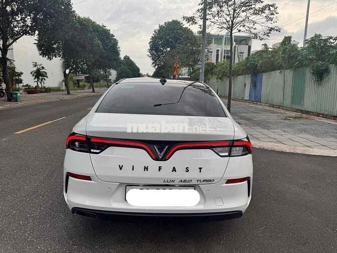 VinFast Lux A2.0 2022 A2.0 Tiêu chuẩn - 100000 km