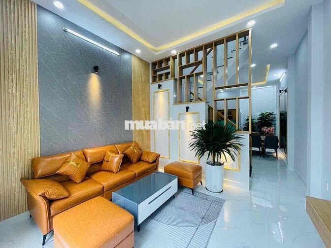 Bán căn nhà xinh gần ngay ngã tư ga có sân oto giá dưới 5 tỷ