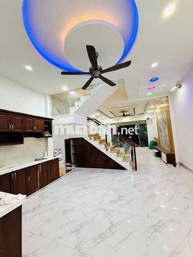 bán nhà trệt 2 lầu hoàn công đường nhựa 12m,vỉa hè gần vincom 550