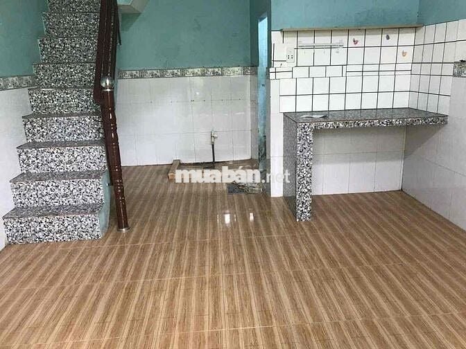 nhà bán 600tr gần ngã 3 Long hậu