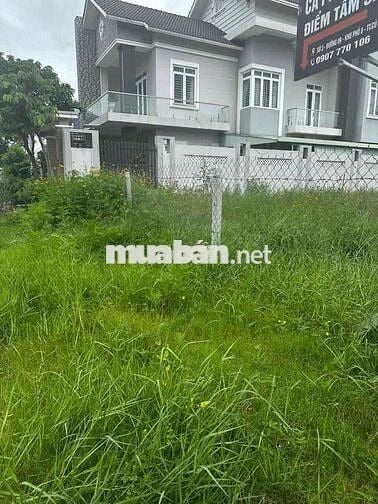 Bán 216m2 lô đất góc 2 mặt tiền - ngay Thị Trấn BỚT SÁT GIÁ CÒN 430tr