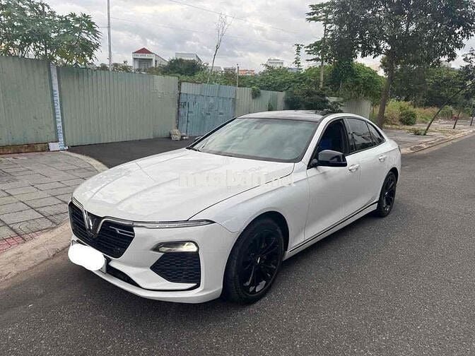 VinFast Lux A2.0 2022 A2.0 Tiêu chuẩn - 100000 km