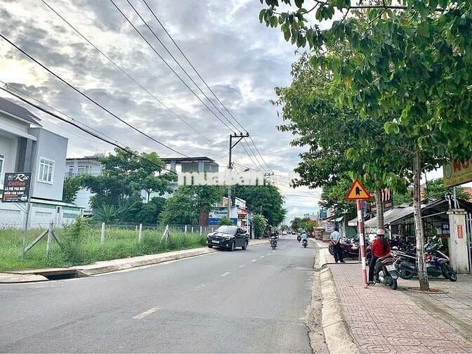 Bán 216m2 lô đất góc 2 mặt tiền - ngay Thị Trấn BỚT SÁT GIÁ CÒN 430tr